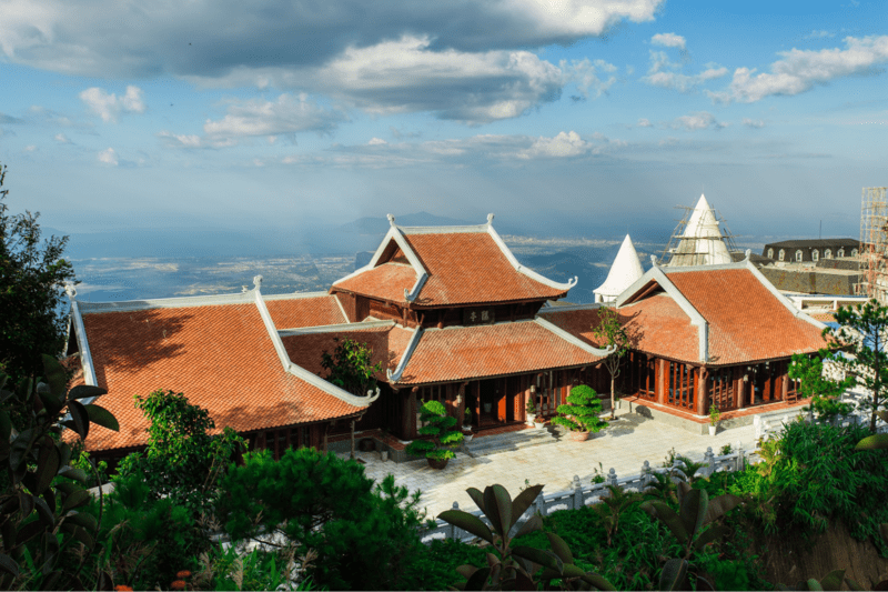 Tru Vu Tea House - a peaceful place in the middle of Nui Chua nature